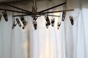 冬の衣類乾燥の悩み?除湿機で簡易乾燥室をつくってみた結果・・・