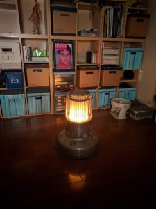 石油ストーブは明るい!震災時この灯りだけが唯一の頼みだった