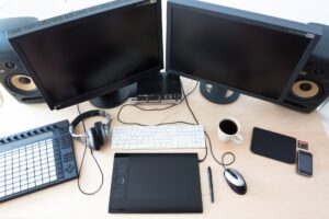 テレワークにKVM切替器を導入!超便利アイテムで作業効率アップ